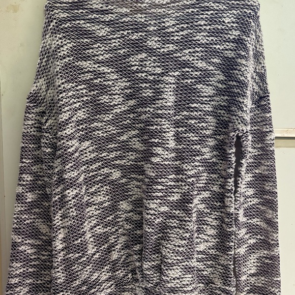 Fabletics Long Sleeve - Picture 2 of 2